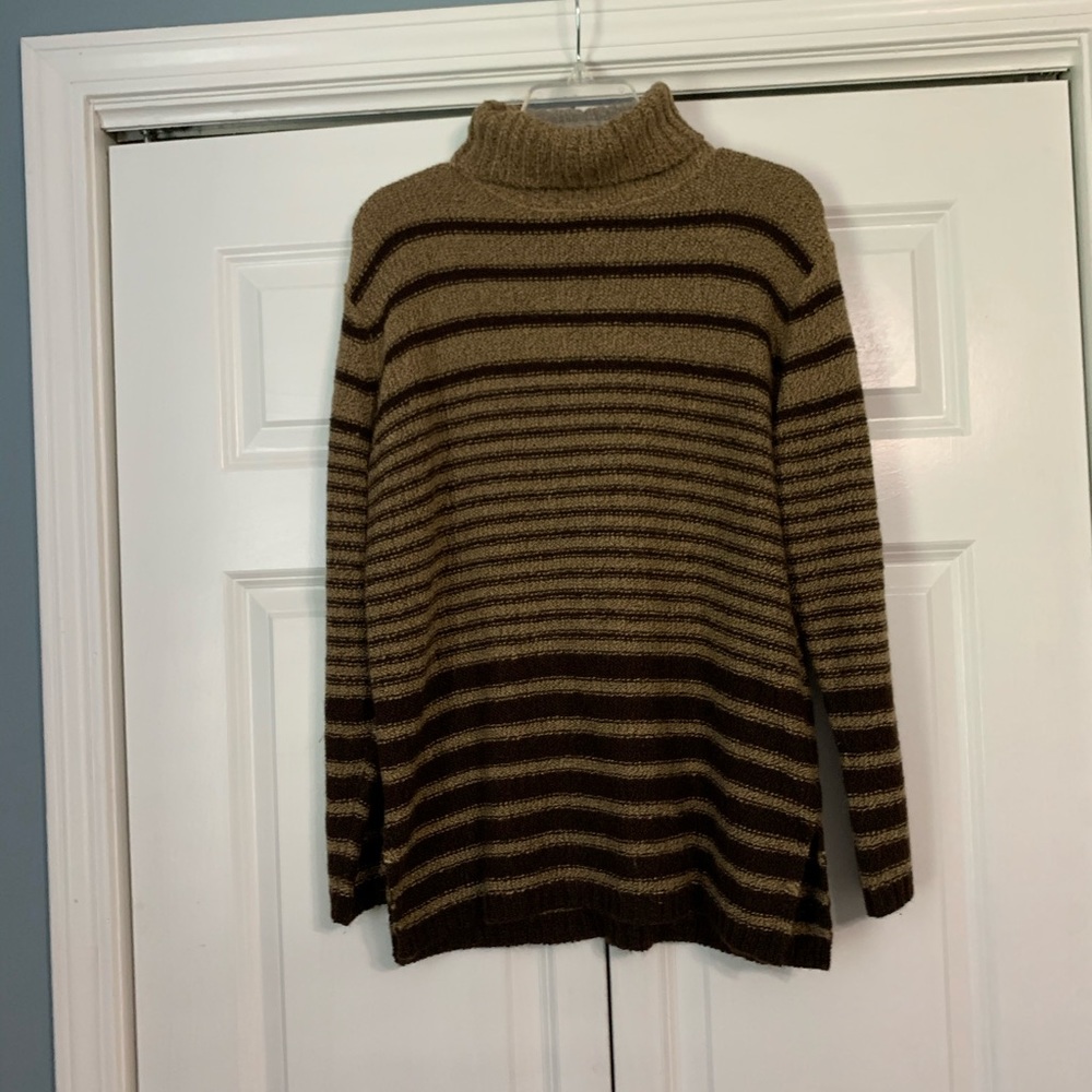 Brown - Loose fit turtleneck!